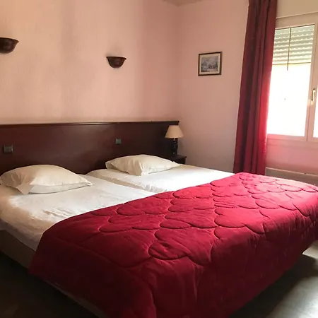 Hotel Logis & Restaurant - Le Chateau Des Tourelles 3 Etoiles 2*