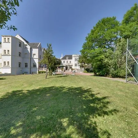 Logis & Restaurant - Le Chateau Des Tourelles 3 Etoiles Hotel 2*