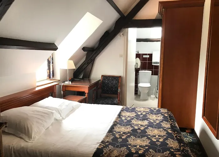 Hotel Logis Hôtel&restaurant - Le Château Des Tourelles 3 étoiles Le Wast