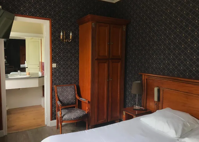 Logis & Restaurant - Le Chateau Des Tourelles 3 Etoiles 2* Le Wast