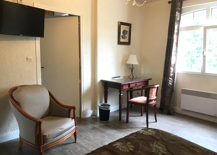 Logis & Restaurant - Le Chateau Des Tourelles 3 Etoiles ホテル Le Wast