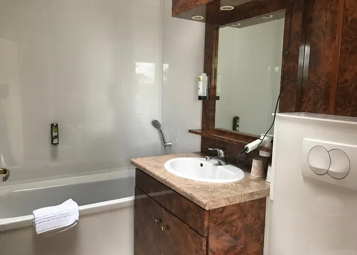 ホテル Logis & Restaurant - Le Chateau Des Tourelles 3 Etoiles