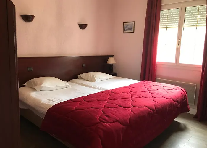 ホテル Logis & Restaurant - Le Chateau Des Tourelles 3 Etoiles 2*