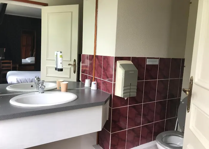 Logis & Restaurant - Le Chateau Des Tourelles 3 Etoiles ホテル