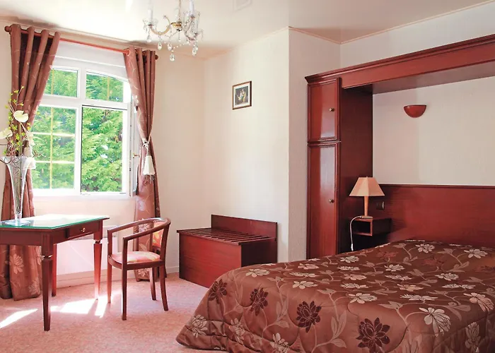 Logis & Restaurant - Le Chateau Des Tourelles 3 Etoiles 2*