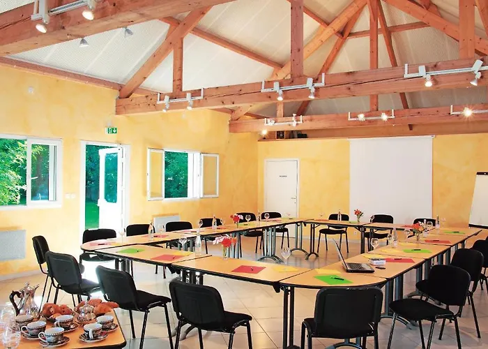 Hotel Logis Hôtel&restaurant - Le Château Des Tourelles 3 étoiles Le Wast