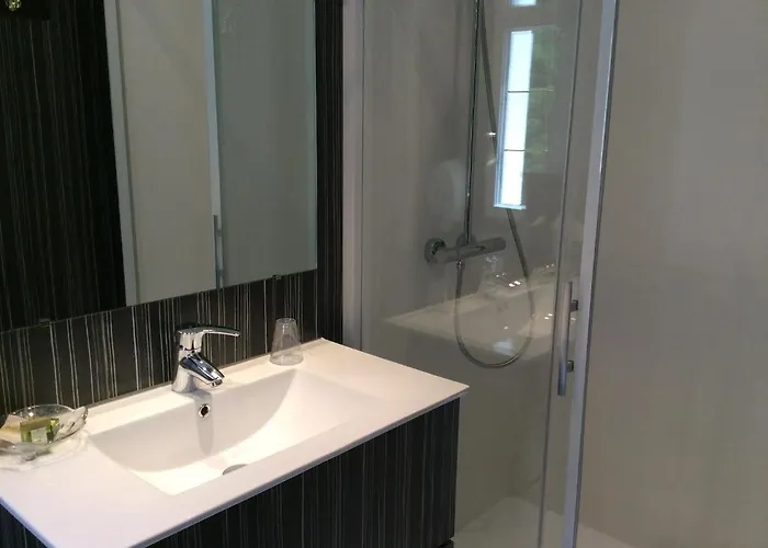 Logis & Restaurant - Le Chateau Des Tourelles 3 Etoiles 2*